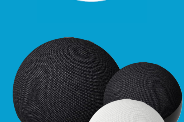 A imagem mostra três dispositivos Amazon Echo Dot com Alexa em um fundo azul com o logotipo da assistente. Imagem: ilustração Panorama Tecnológico.