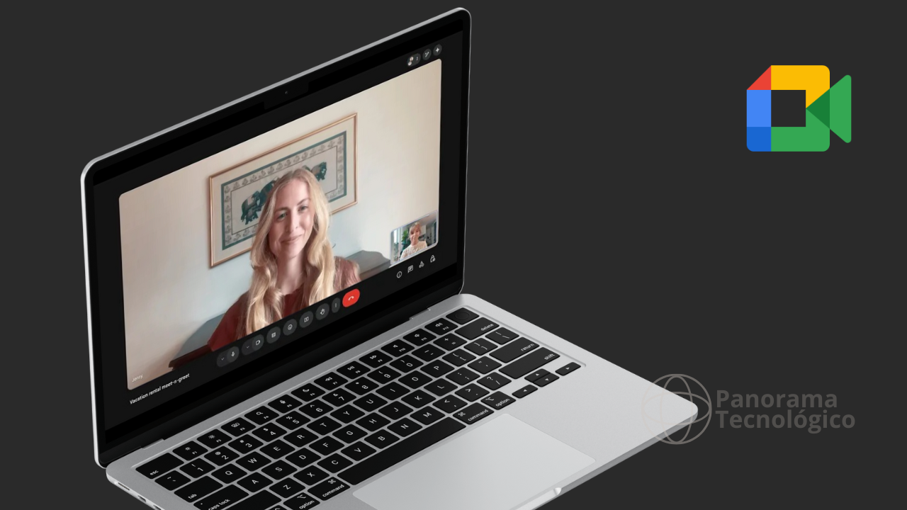 Um laptop exibindo uma chamada de vídeo com dois participantes. O participante principal aparece na tela com um quadro na parede ao fundo. A interface da chamada inclui botões para silenciar, encerrar a chamada e outros controles. O logotipo do Google Meet está visível no canto superior direito. O texto 