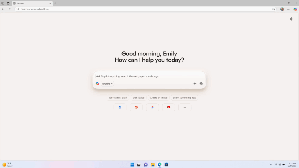 Interface de navegador exibindo uma mensagem de boas-vindas personalizada: “Good morning, Emily. How can I help you today?” com barra de pesquisa abaixo e botão “Explore”. Quatro opções de ação com ícones estão visíveis: “Write a first draft”, “Get advice”, “Create an image” e “Learn something new”. Ícone de clima mostra 78°F e ensolarado no canto inferior esquerdo; data e hora (9:27 AM, 7/29/2025) aparecem no canto inferior direito. Créditos: divulgação Microsoft.