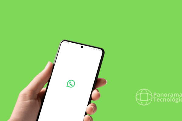 Nova função do WhatsApp usa IA para gerar imagens e animações Mão segurando um smartphone com o logotipo do WhatsApp exibido na tela, sobre um fundo verde vibrante. No canto inferior direito, aparece o logotipo e o texto 'Panorama Tecnológico', indicando possível relação com conteúdo de tecnologia.