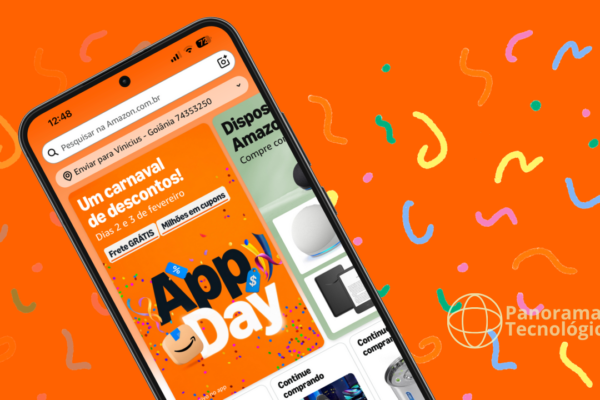 Tela de smartphone exibindo página promocional da Amazon Brasil com fundo laranja vibrante e elementos festivos. O destaque é o evento 'App Day' com o slogan 'Um carnaval de descontos!', válido nos dias 2 e 3 de fevereiro, oferecendo frete grátis e milhões em cupons. A interface mostra categorias de produtos e opções de compra, com o selo 'Panorama Tecnológico' no canto inferior direito.