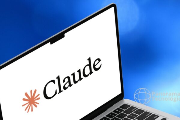 Notebook aberto exibindo o logotipo do Claude na tela, com o nome em destaque ao lado de um ícone em formato de estrela, sobre fundo com degradê azul, representando a plataforma de inteligência artificial da Anthropic.