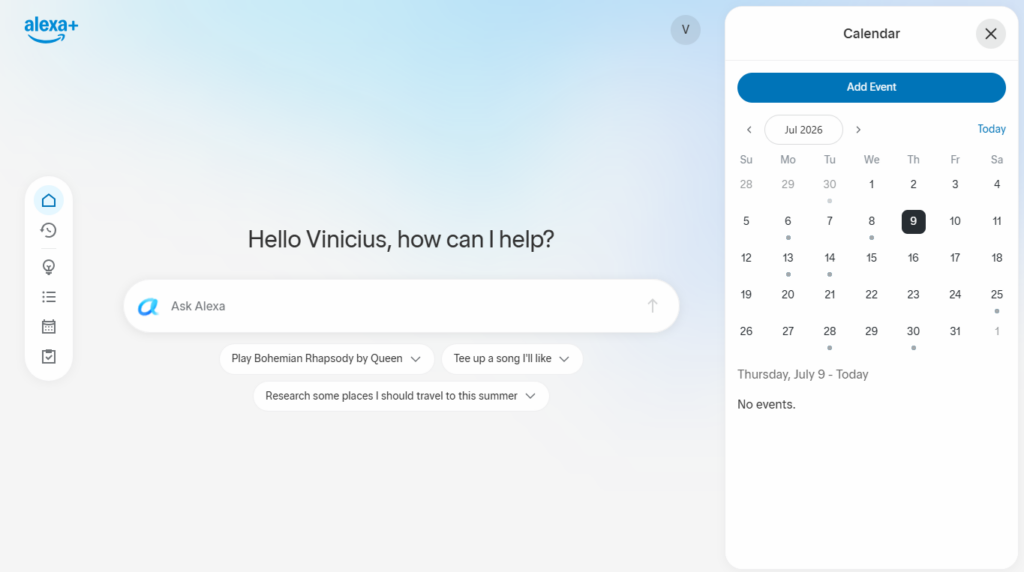 Interface web da Alexa+ com o painel de calendário aberto na lateral direita da tela. A assistente virtual exibe a saudação personalizada ao usuário, uma barra para envio de comandos, sugestões de tarefas e um calendário mensal com opção para adicionar eventos e visualizar compromissos diretamente pela plataforma.